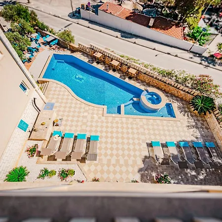 アパートホテル Sol 4*